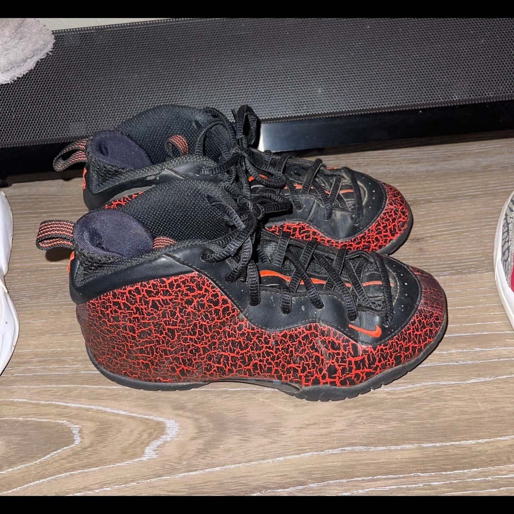 Boy Nike foam